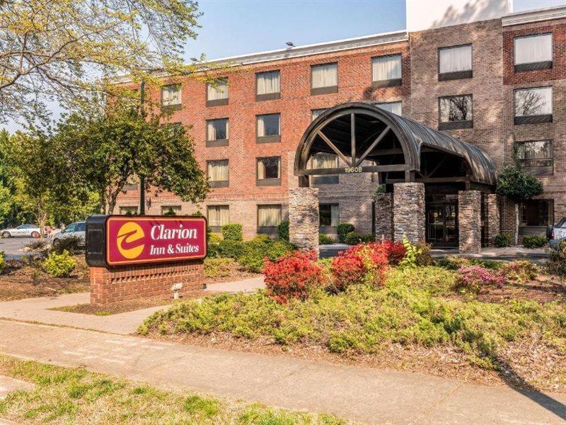 Lake Norman Inn And Suites Корнелиус Екстериор снимка