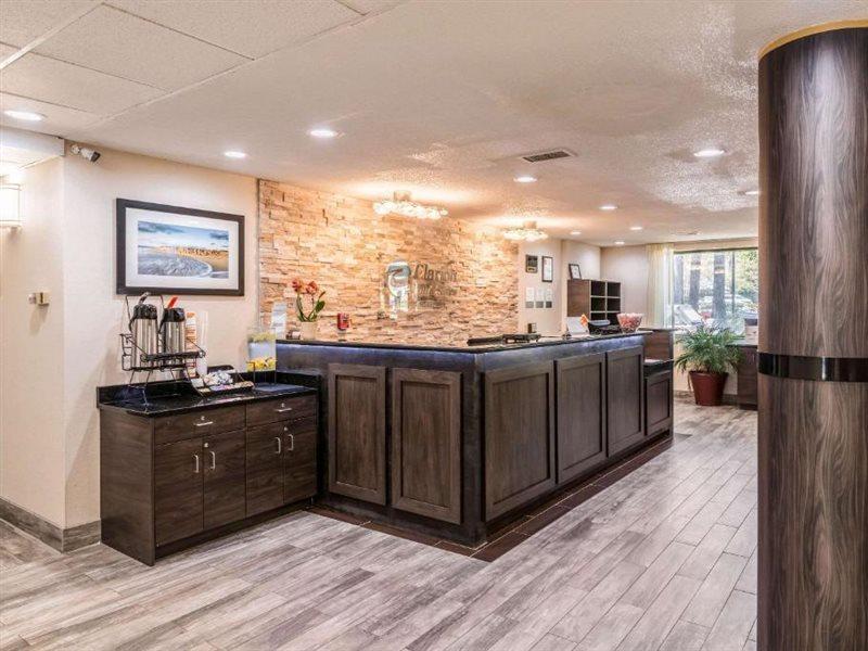 Lake Norman Inn And Suites Корнелиус Екстериор снимка