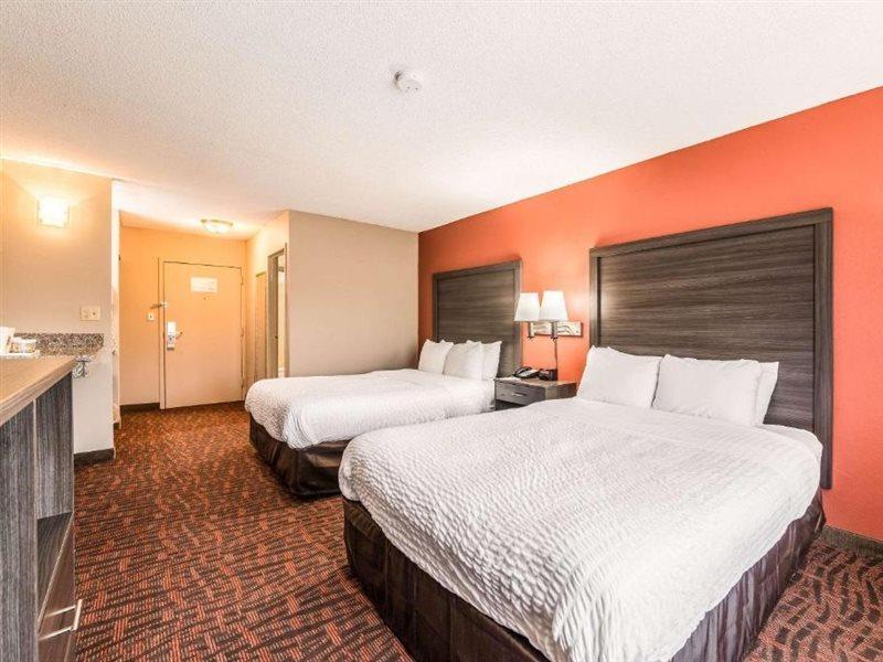 Lake Norman Inn And Suites Корнелиус Екстериор снимка