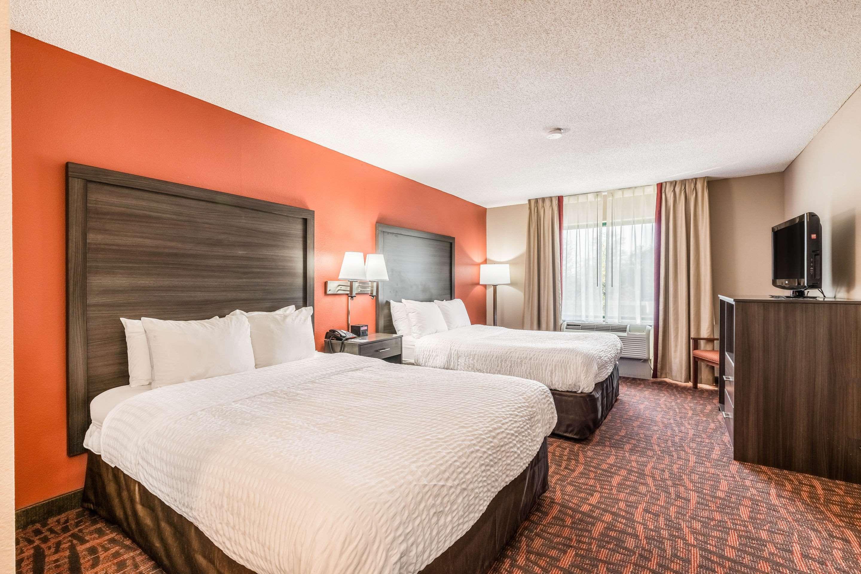 Lake Norman Inn And Suites Корнелиус Екстериор снимка