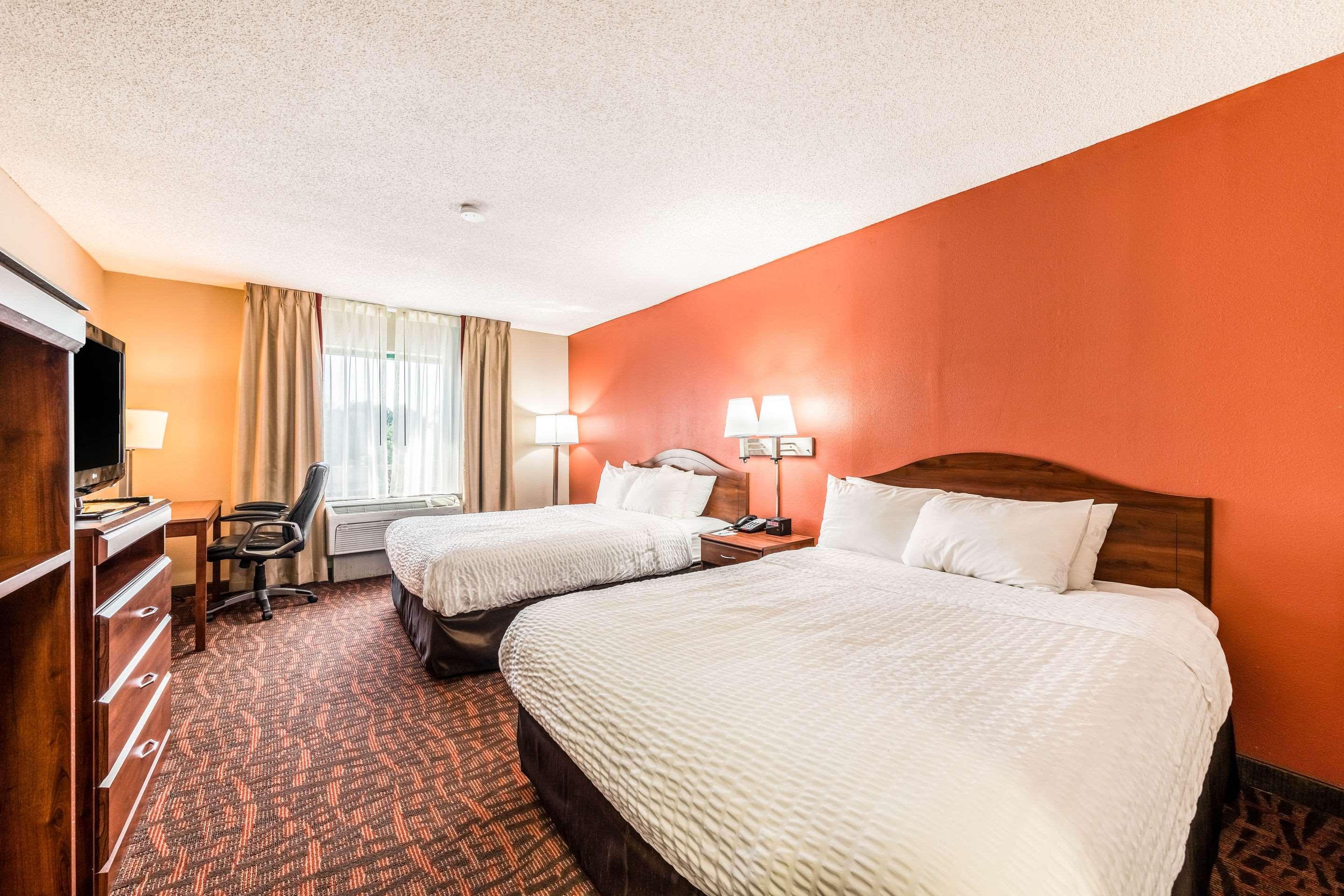 Lake Norman Inn And Suites Корнелиус Екстериор снимка