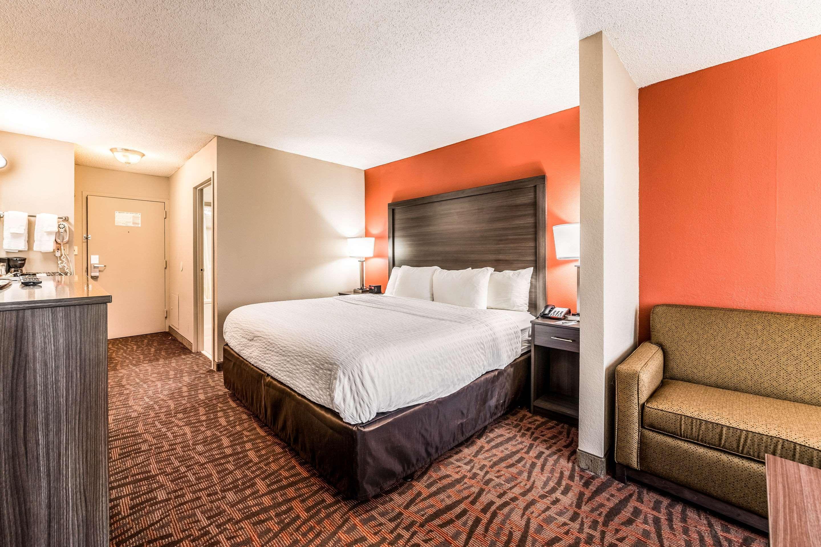 Lake Norman Inn And Suites Корнелиус Екстериор снимка