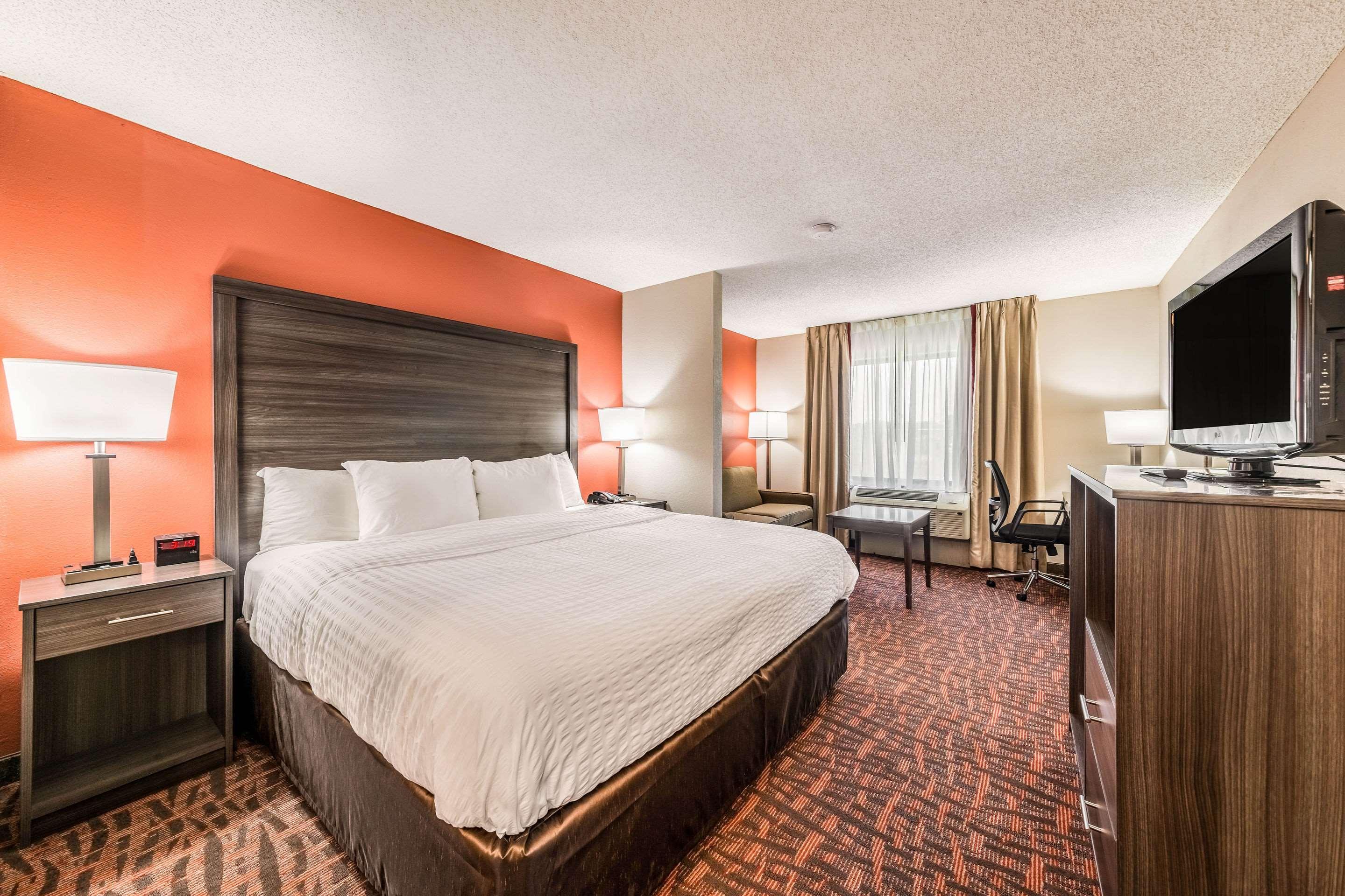Lake Norman Inn And Suites Корнелиус Екстериор снимка
