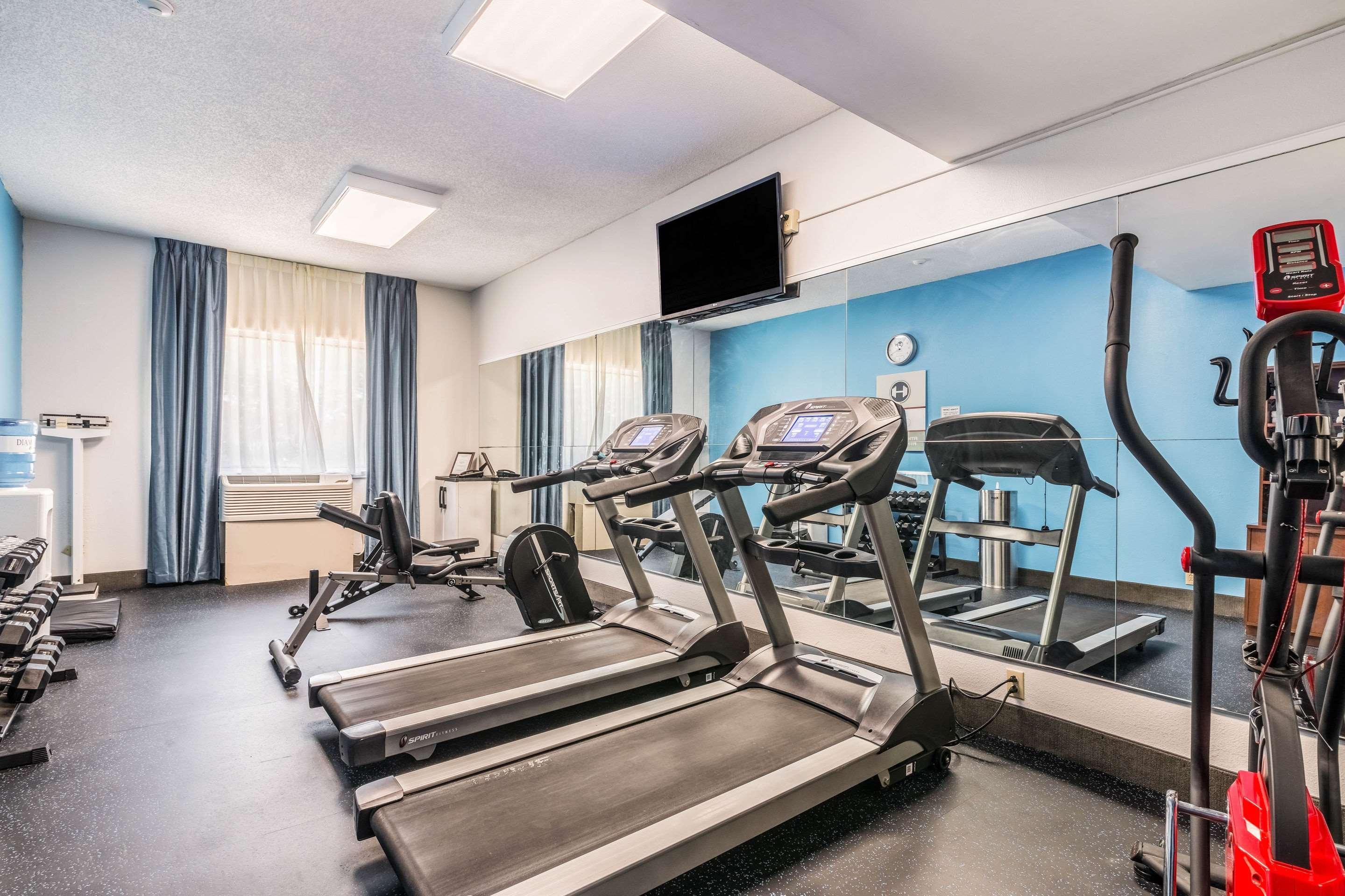 Lake Norman Inn And Suites Корнелиус Екстериор снимка