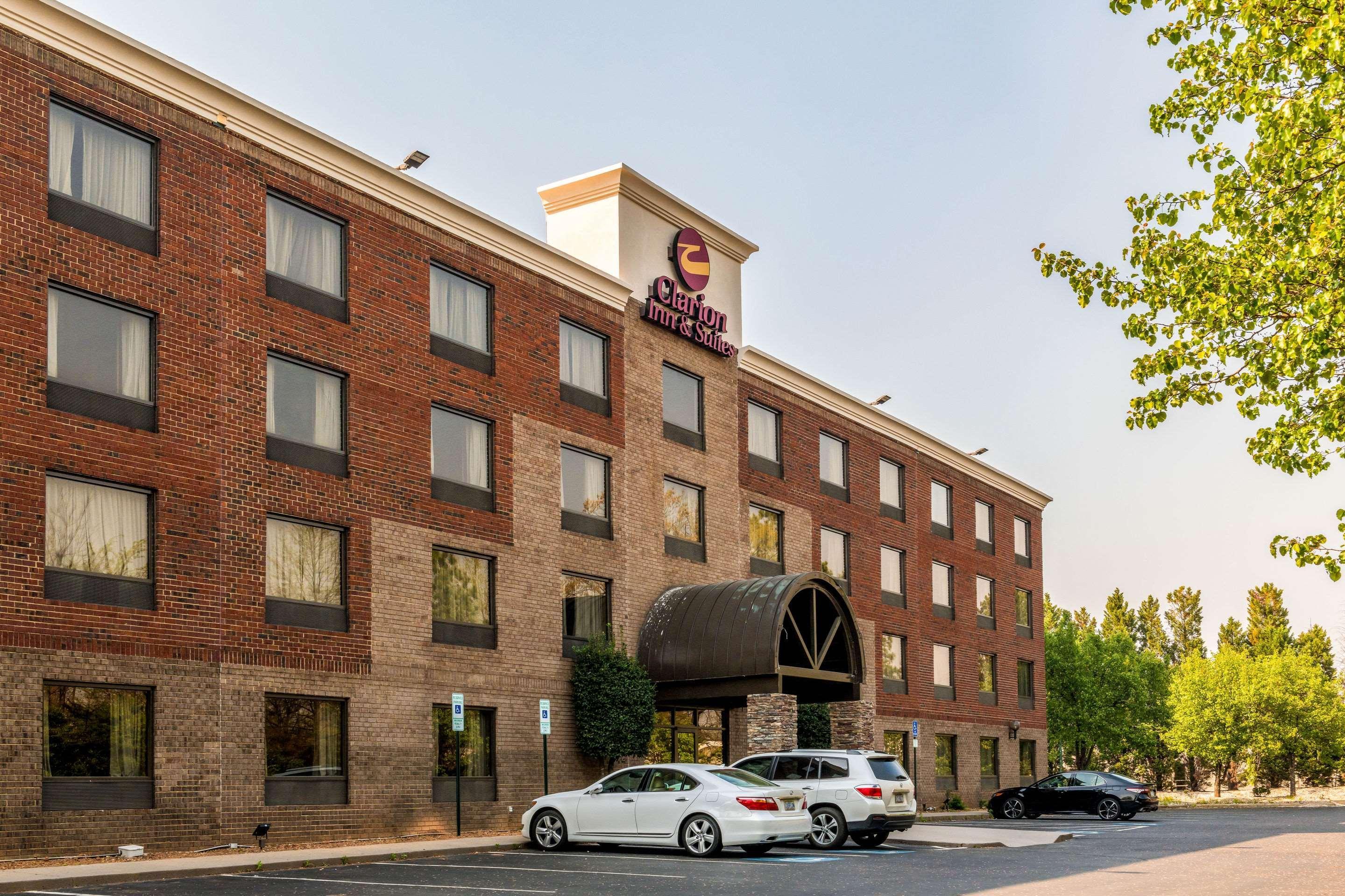 Lake Norman Inn And Suites Корнелиус Екстериор снимка