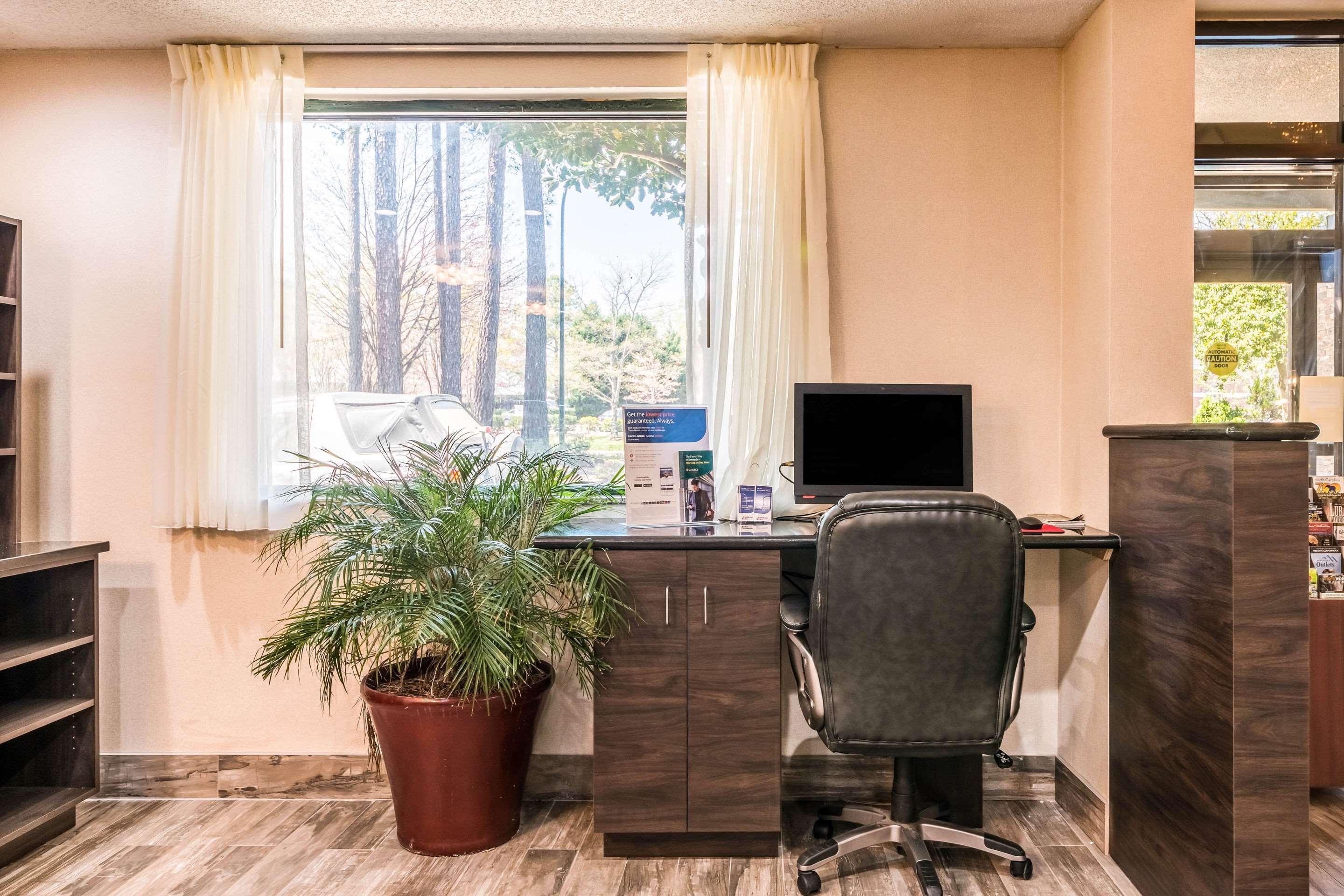 Lake Norman Inn And Suites Корнелиус Екстериор снимка