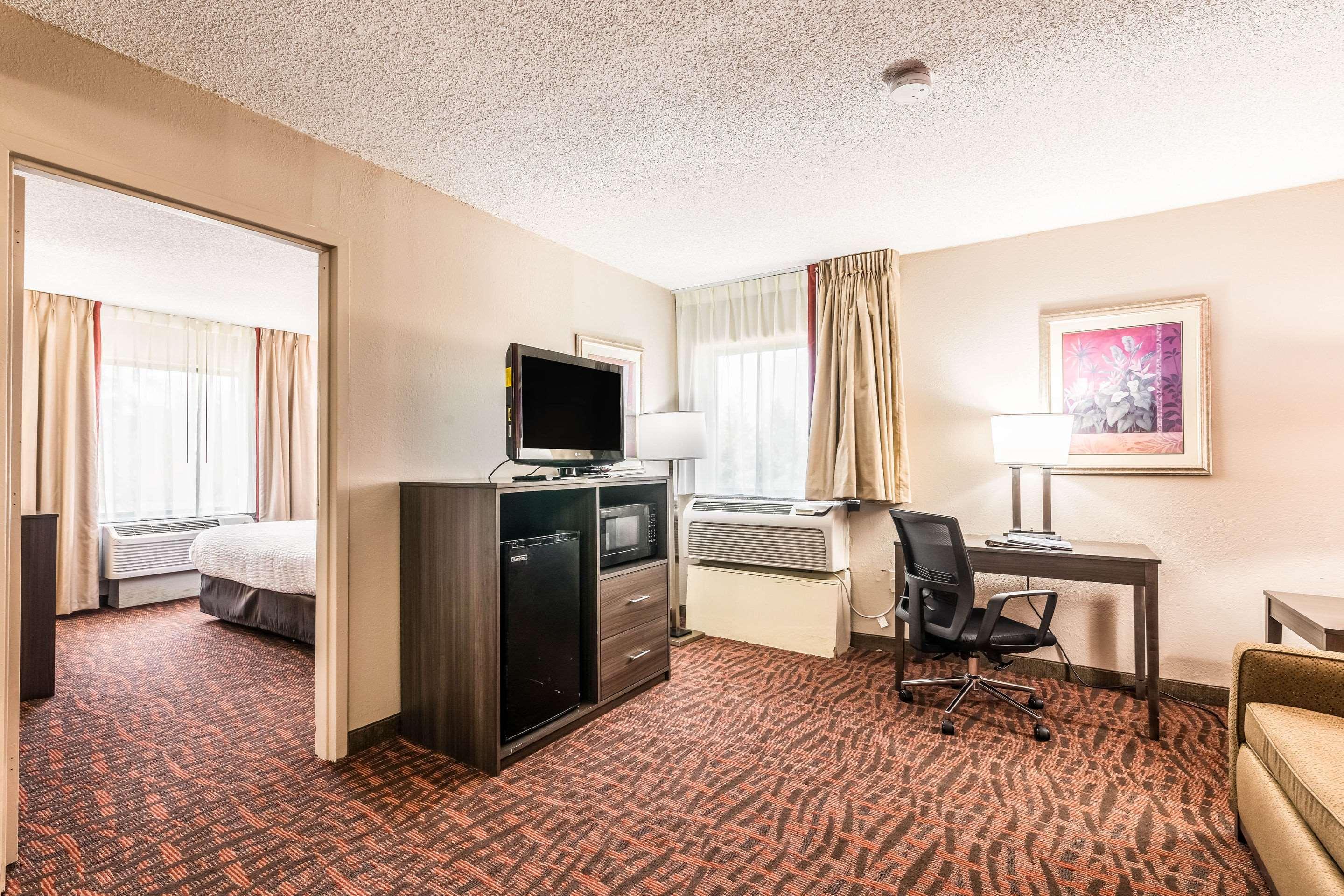 Lake Norman Inn And Suites Корнелиус Екстериор снимка
