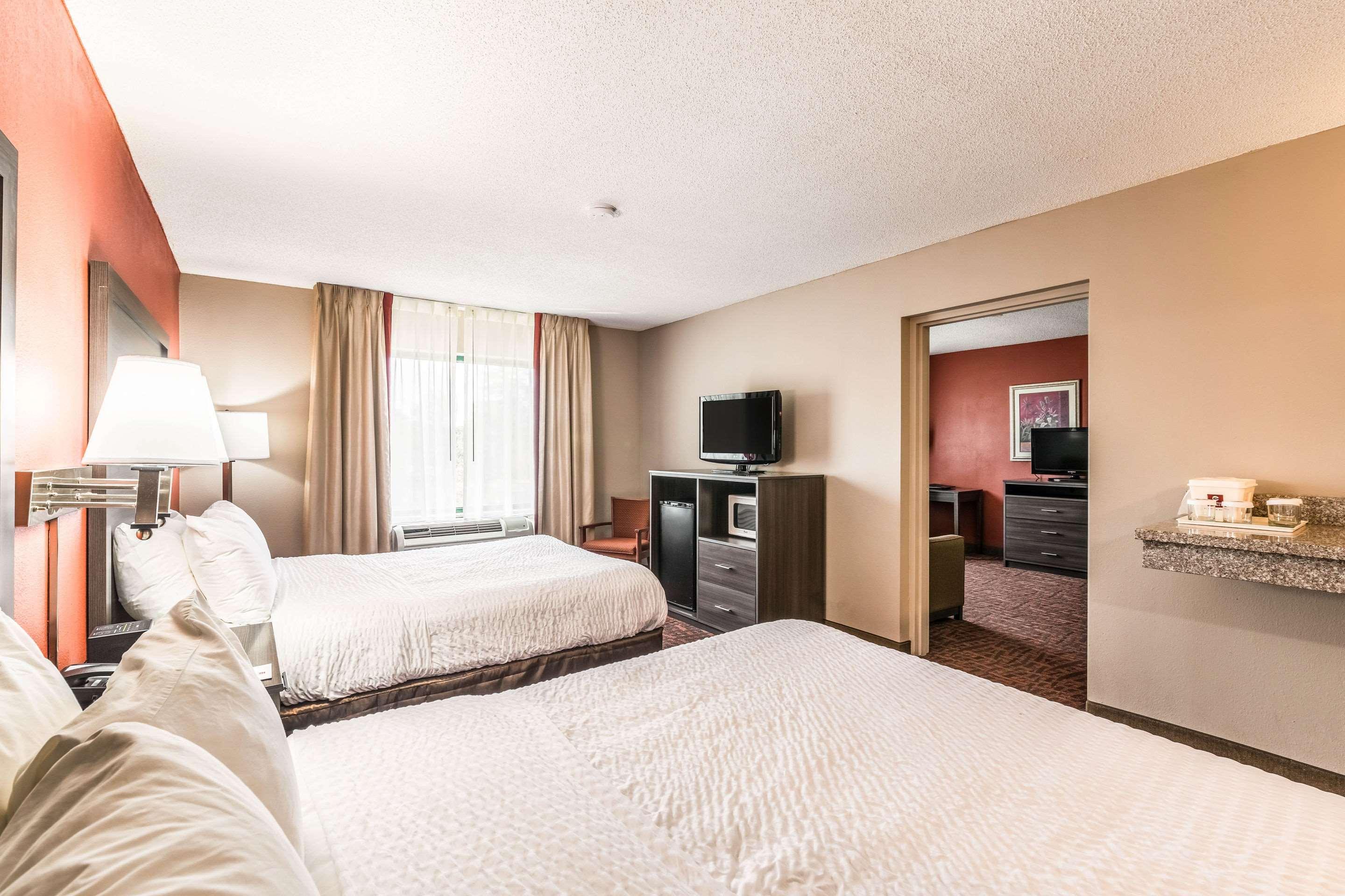 Lake Norman Inn And Suites Корнелиус Екстериор снимка