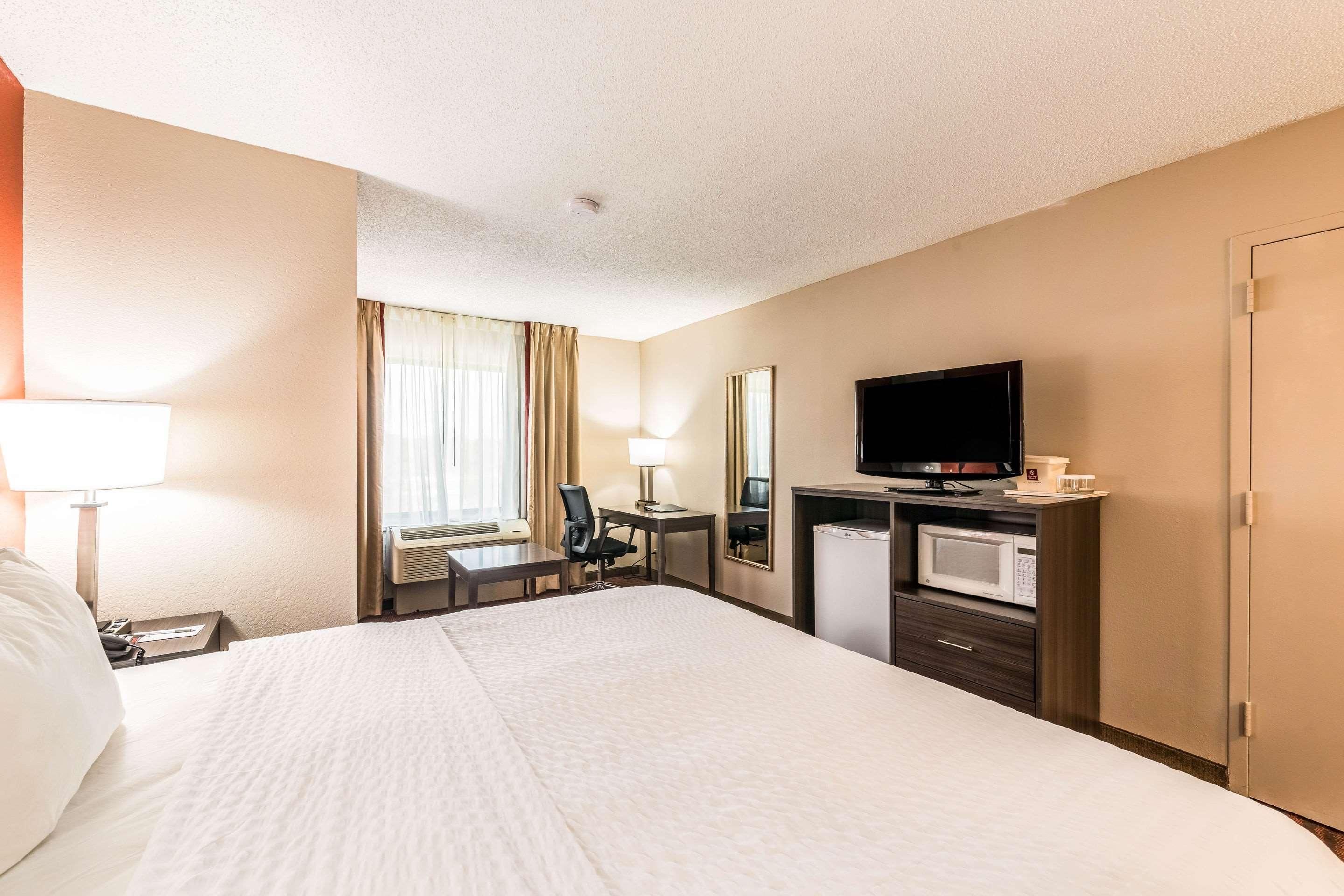 Lake Norman Inn And Suites Корнелиус Екстериор снимка