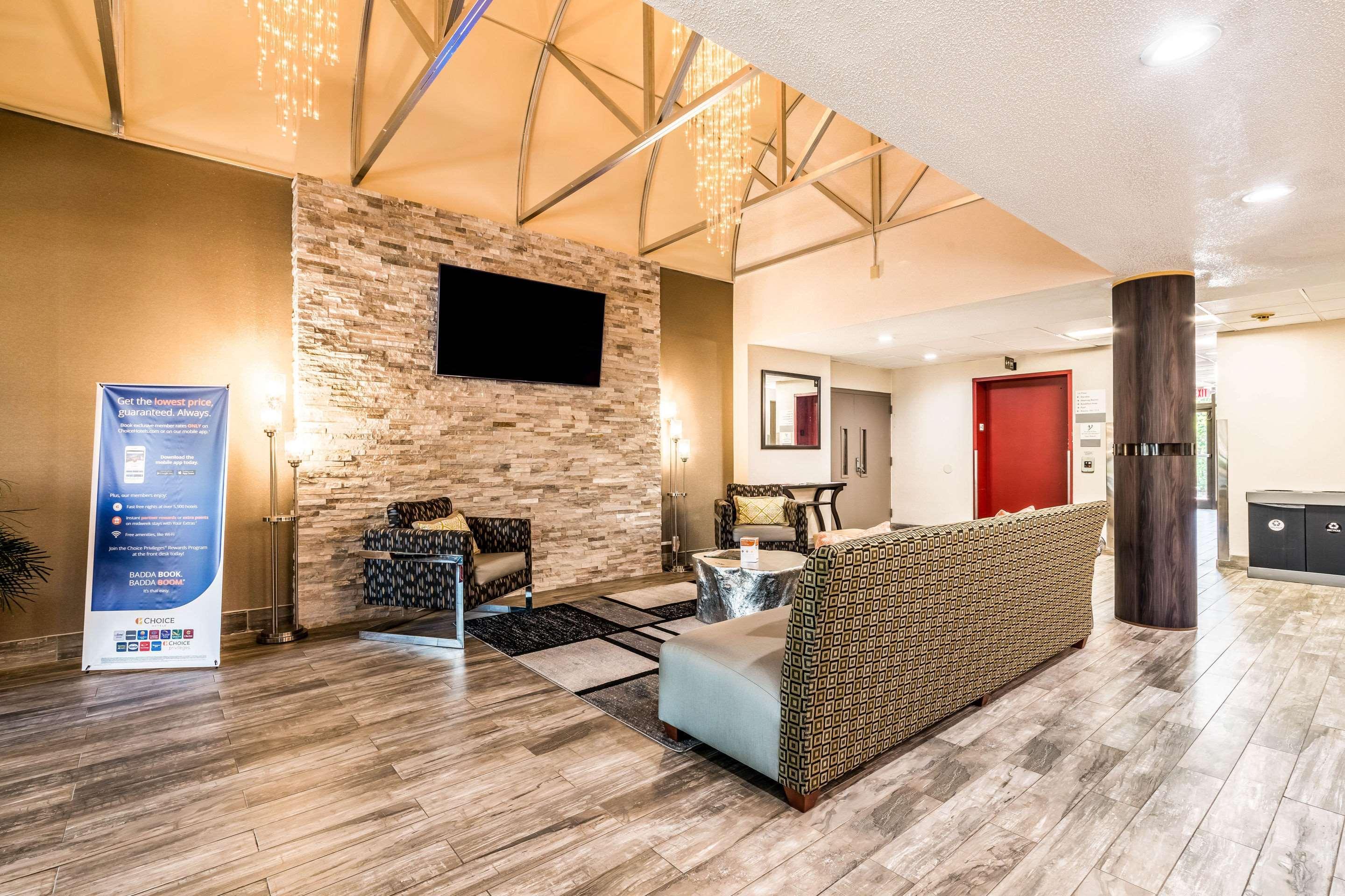 Lake Norman Inn And Suites Корнелиус Екстериор снимка