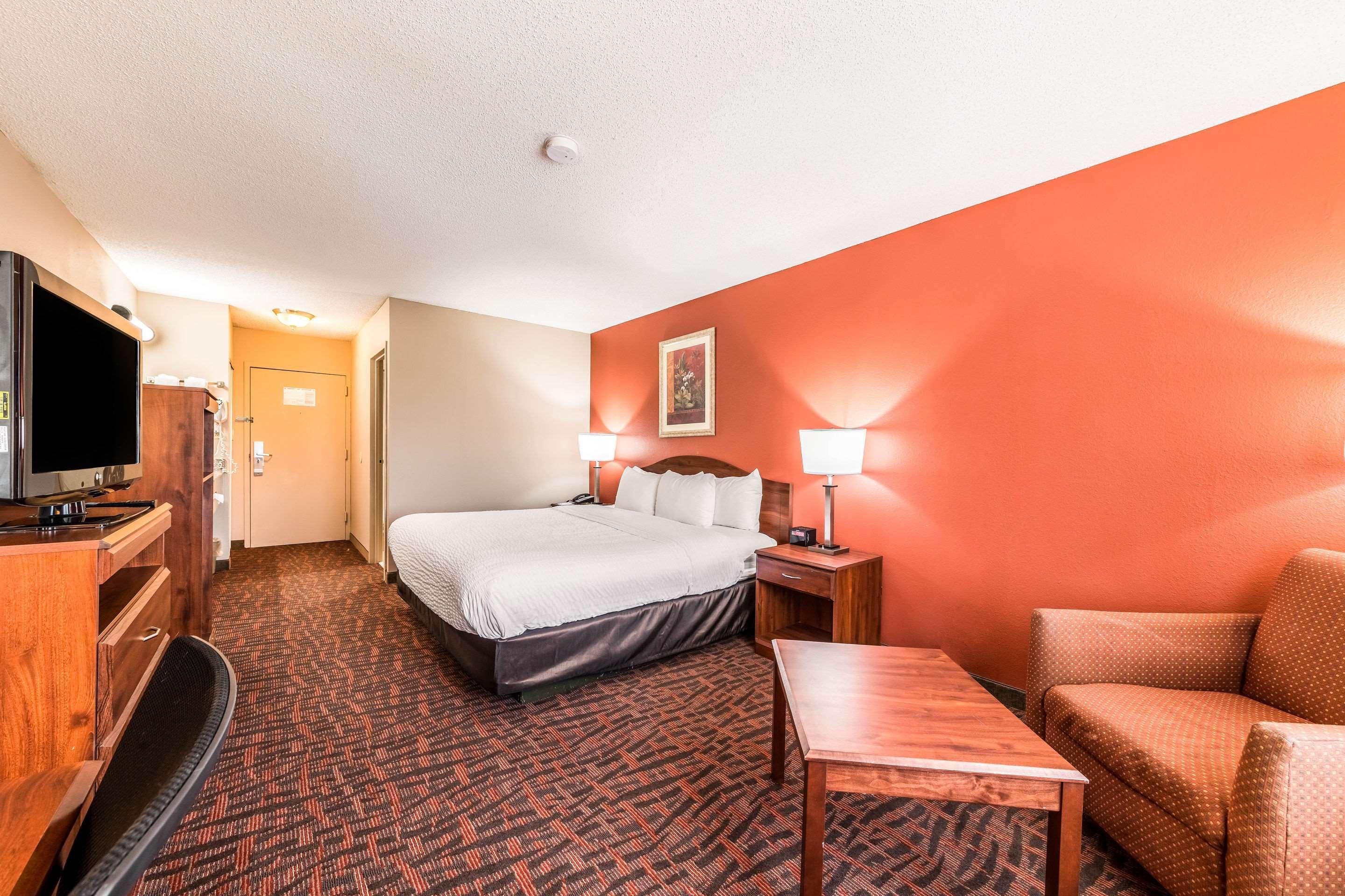 Lake Norman Inn And Suites Корнелиус Екстериор снимка