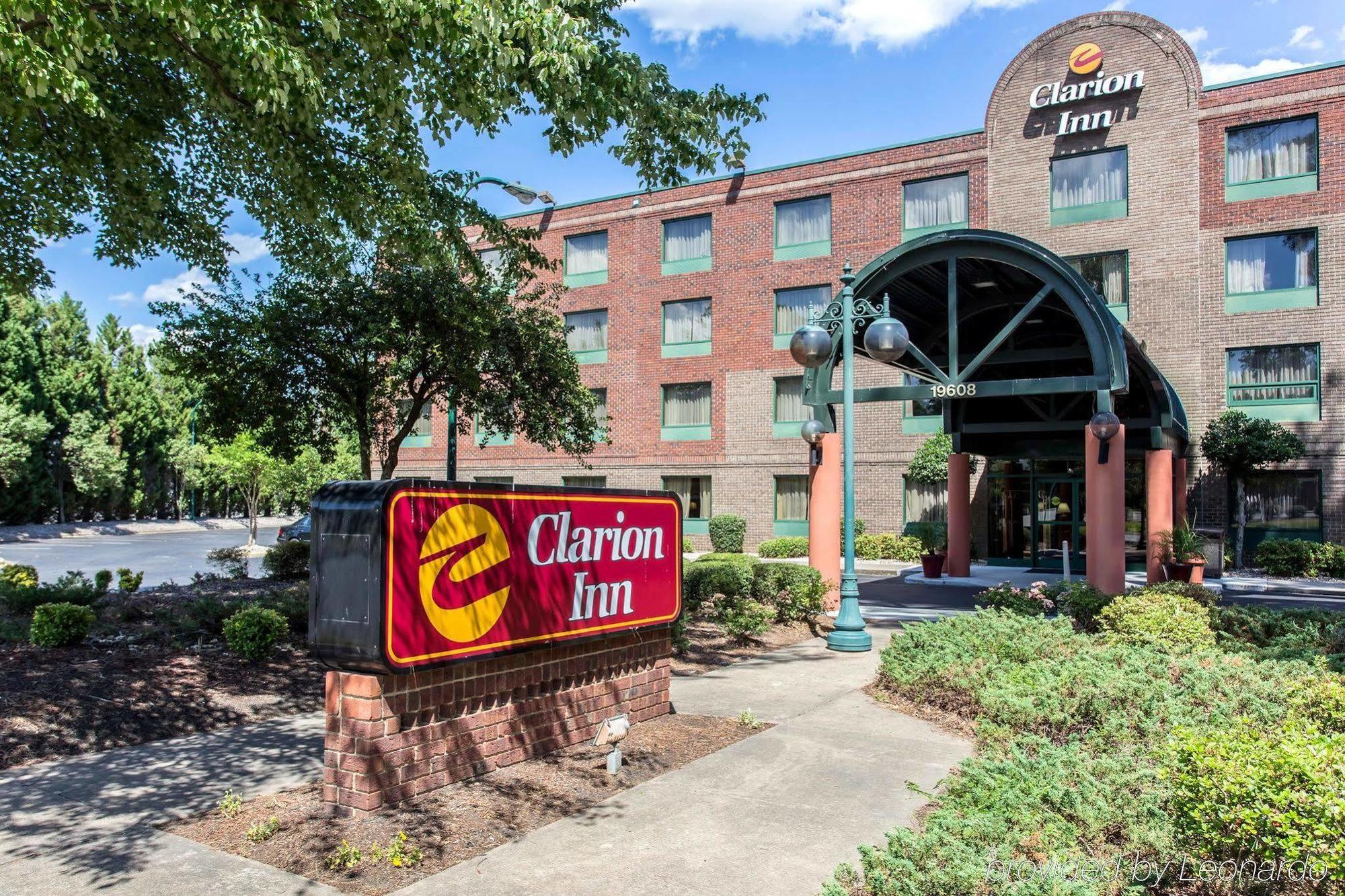 Lake Norman Inn And Suites Корнелиус Екстериор снимка