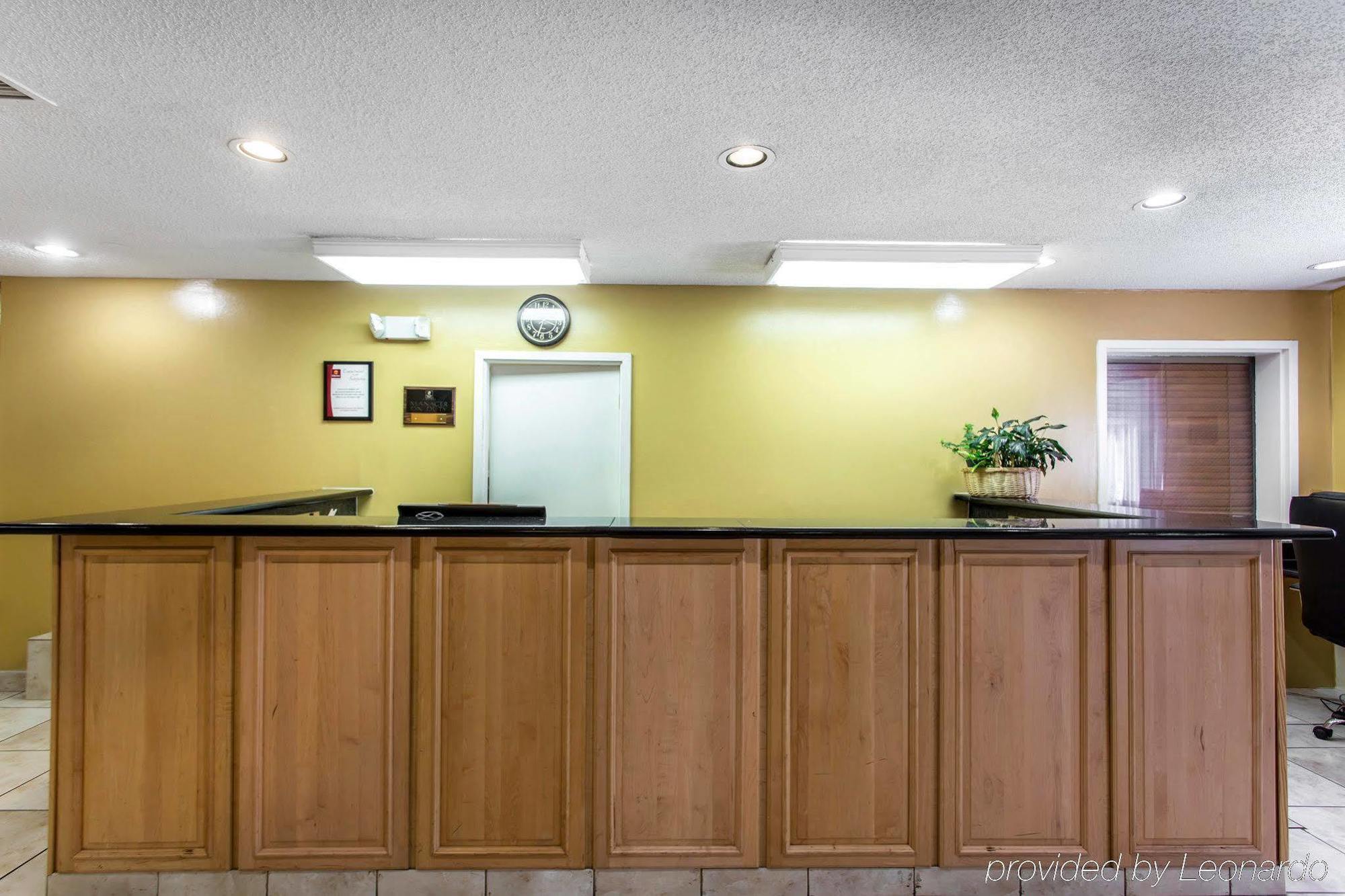 Lake Norman Inn And Suites Корнелиус Екстериор снимка