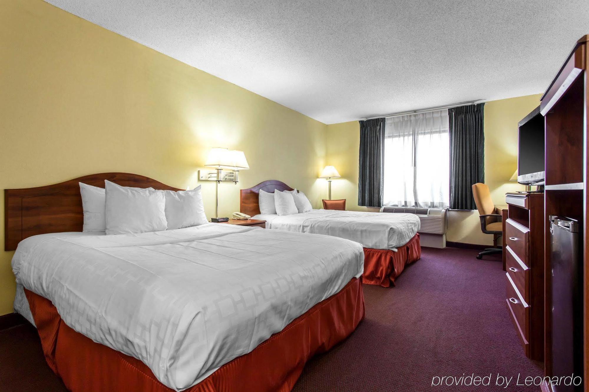 Lake Norman Inn And Suites Корнелиус Екстериор снимка