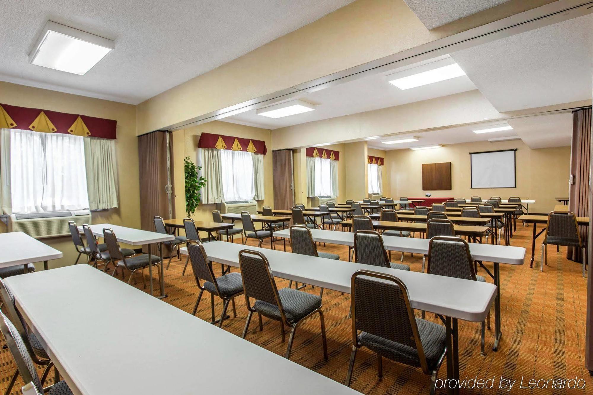 Lake Norman Inn And Suites Корнелиус Екстериор снимка